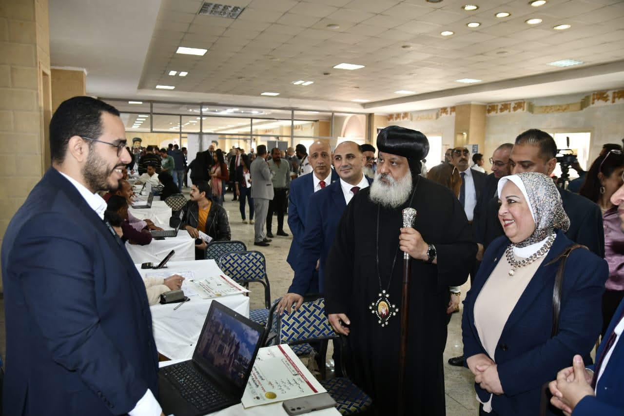 الأنبا ميخائيل خلال الملتقى التوظيفي الخامس