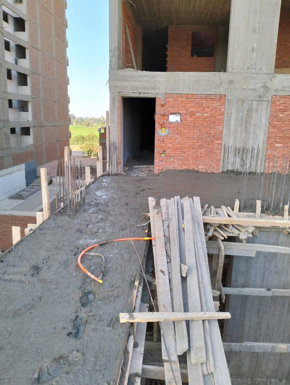 مقر تشييد العمارة التى سقط منها العمال أرضا (3)