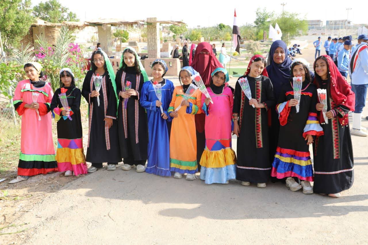 ابداع اطفال المراسم فى تجسيد ملامح الواحات القديمة