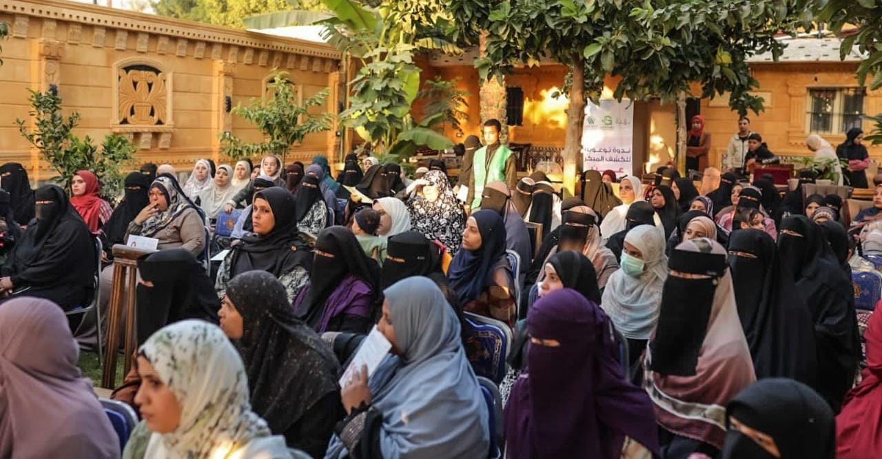 الجارحي وبهية عضوا التحالف الوطنى تطلقان حملة اطمني.. معاكي للتوعية بسرطان الثدي بالجيزة (6)