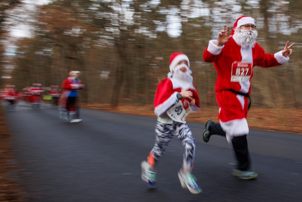 فعاليات سباق بابا نويل السنوى فى ألمانيا (6)
