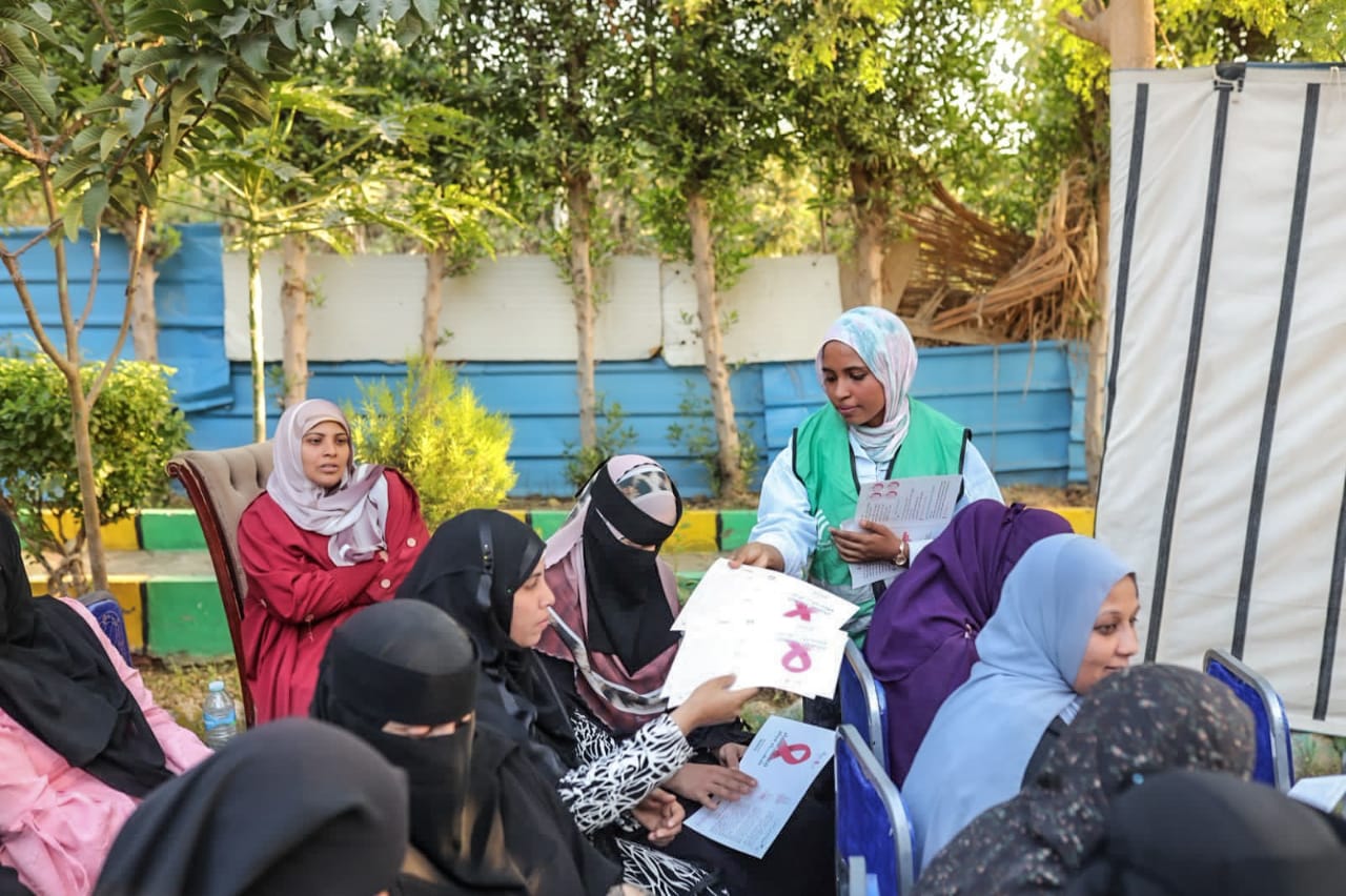 الجارحي وبهية عضوا التحالف الوطنى تطلقان حملة اطمني.. معاكي للتوعية بسرطان الثدي بالجيزة (2)