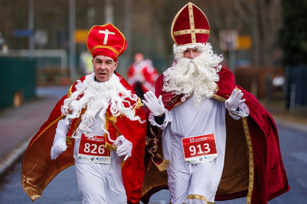 فعاليات سباق بابا نويل السنوى فى ألمانيا (4)