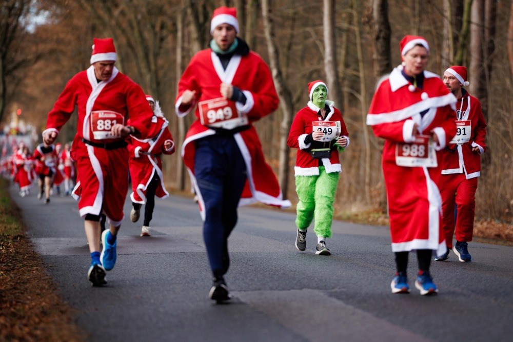 فعاليات سباق بابا نويل السنوى فى ألمانيا (8)