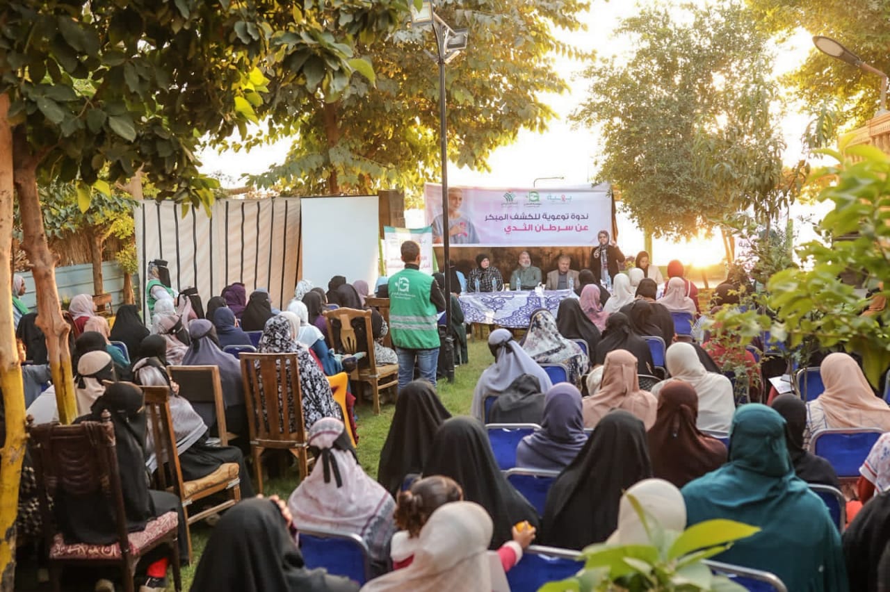 الجارحي وبهية عضوا التحالف الوطنى تطلقان حملة اطمني.. معاكي للتوعية بسرطان الثدي بالجيزة (4)