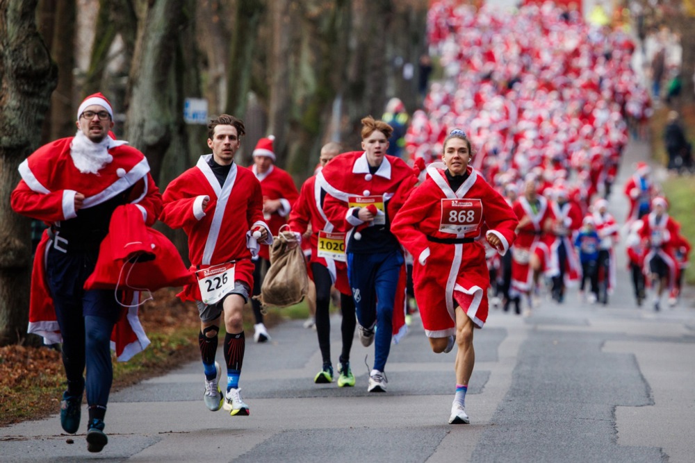فعاليات سباق بابا نويل السنوى فى ألمانيا (3)