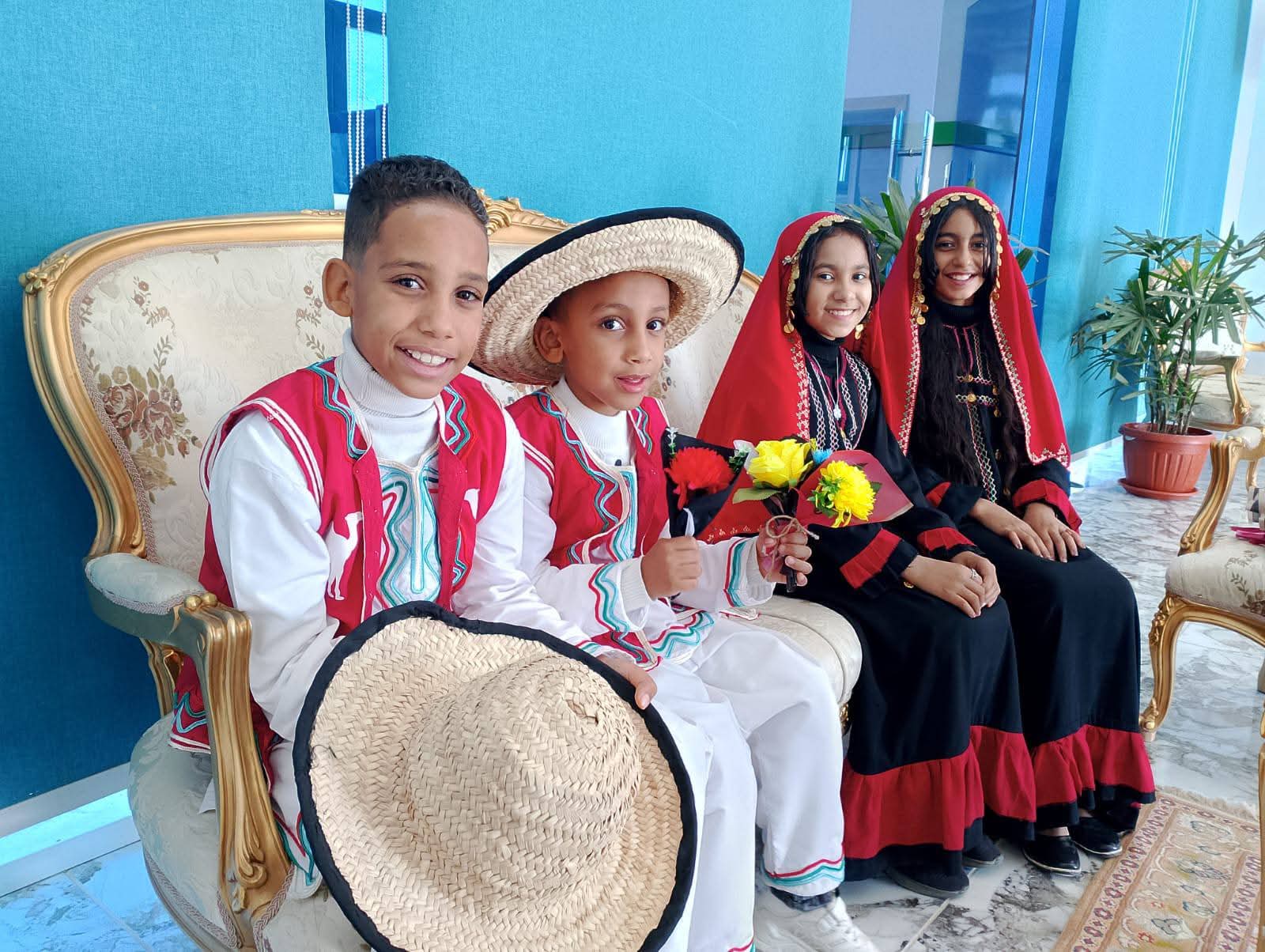 الزى الواحاتى الأصيل على تلاميذ المراسم