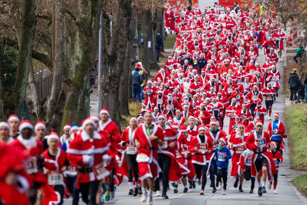 فعاليات سباق بابا نويل السنوى فى ألمانيا (2)