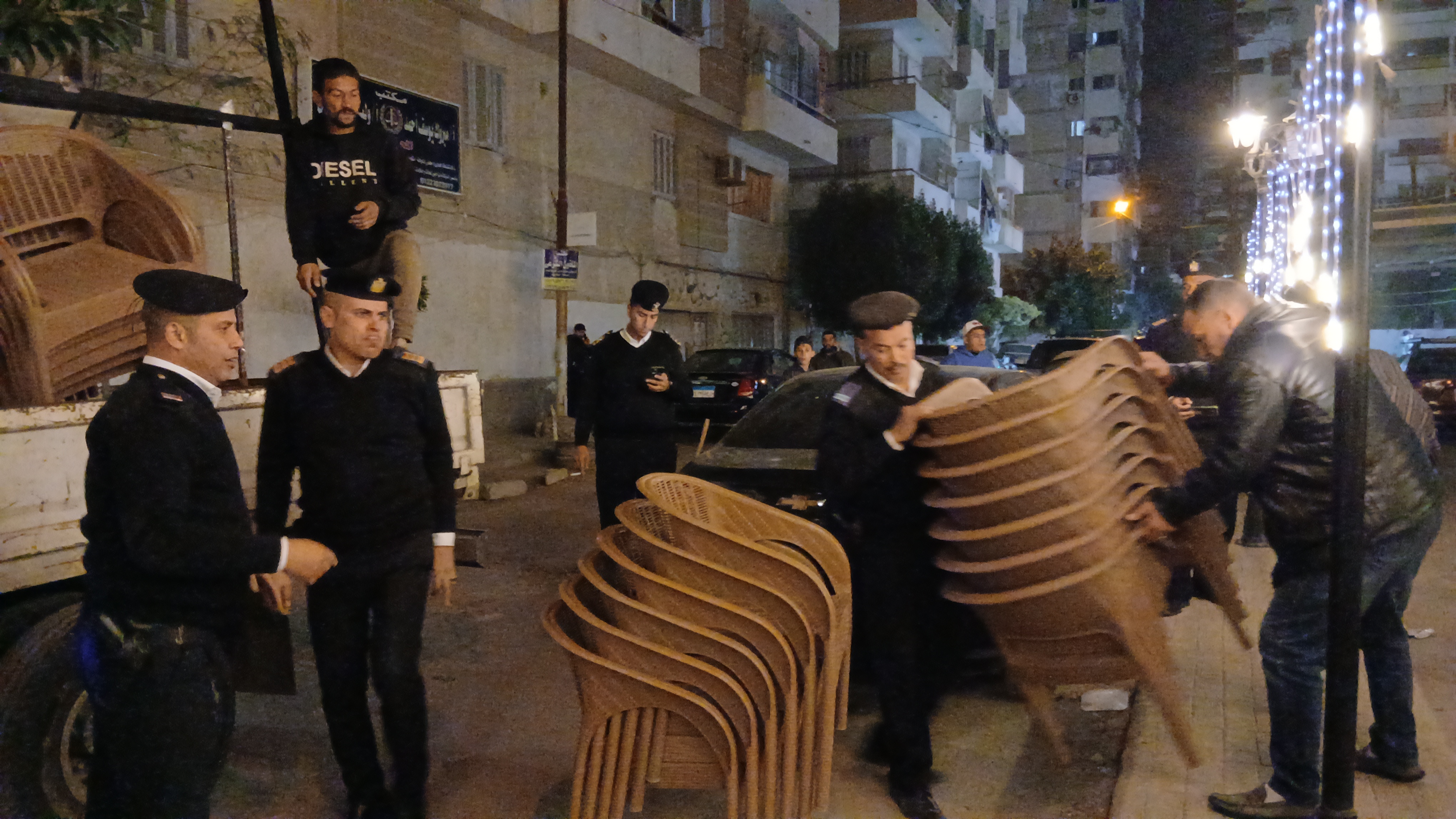 رفع الاشغالات بالمقاهي رفع الاشغالات بالمقاهي