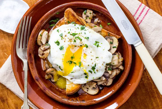 طريقة عمل البيض بالمشروم