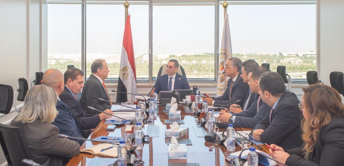 المهندس حسن الخطيب وزير الاستثمار (2)