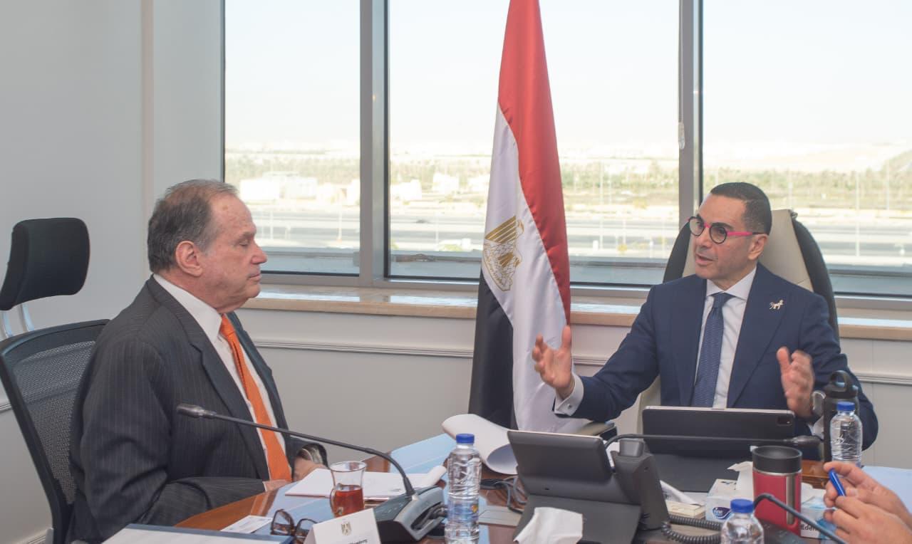 المهندس حسن الخطيب وزير الاستثمار (3)