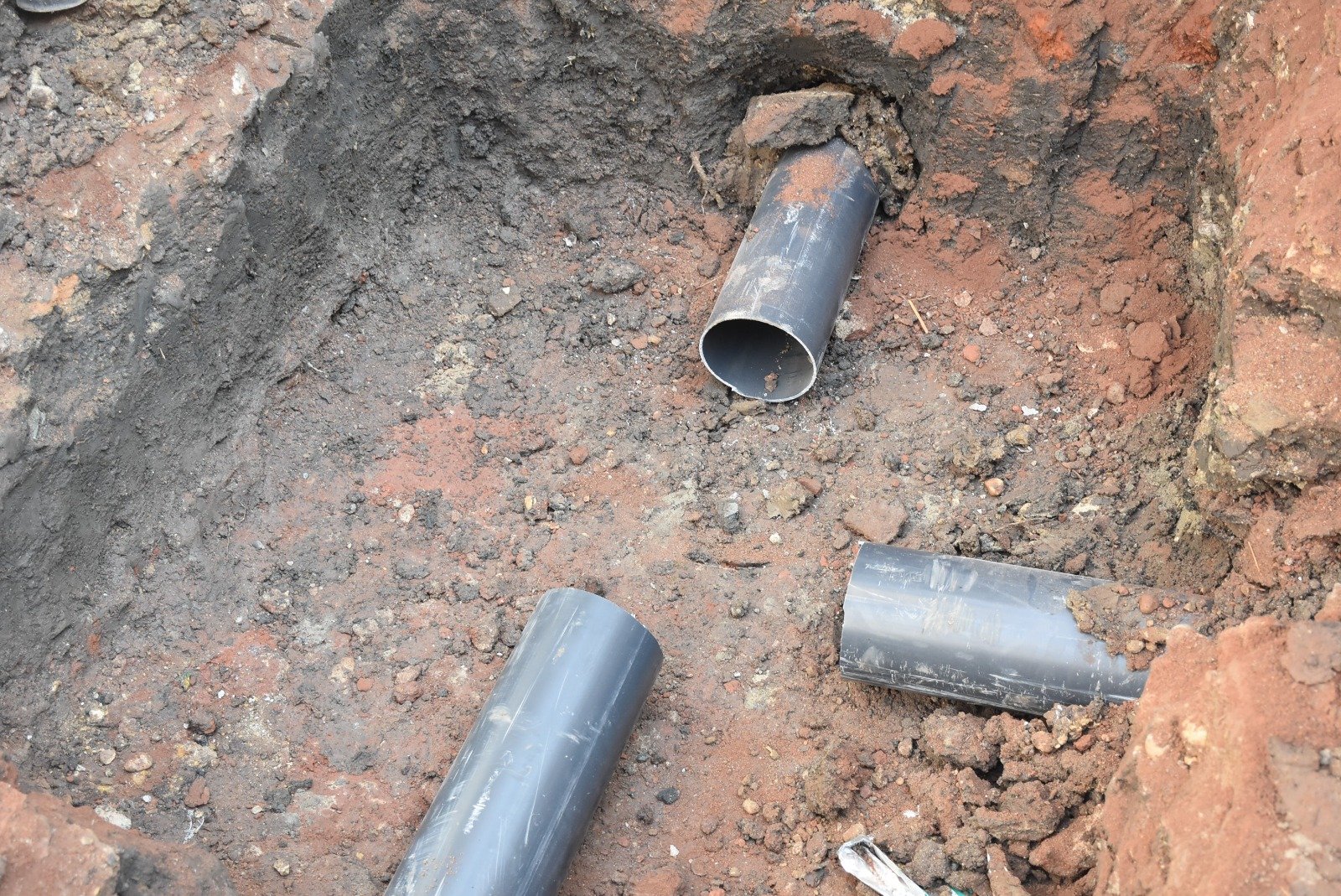 العمل بمشروعات الصرف الصحى في قرى المساوية والعضايمة والنمسا العمل بمشروعات الصرف الصحى في قرى المساوية والعضايمة والنمسا