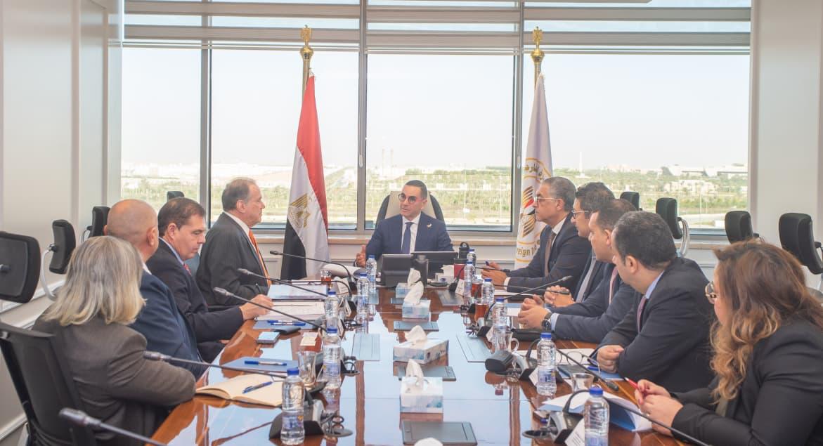 المهندس حسن الخطيب وزير الاستثمار (4)