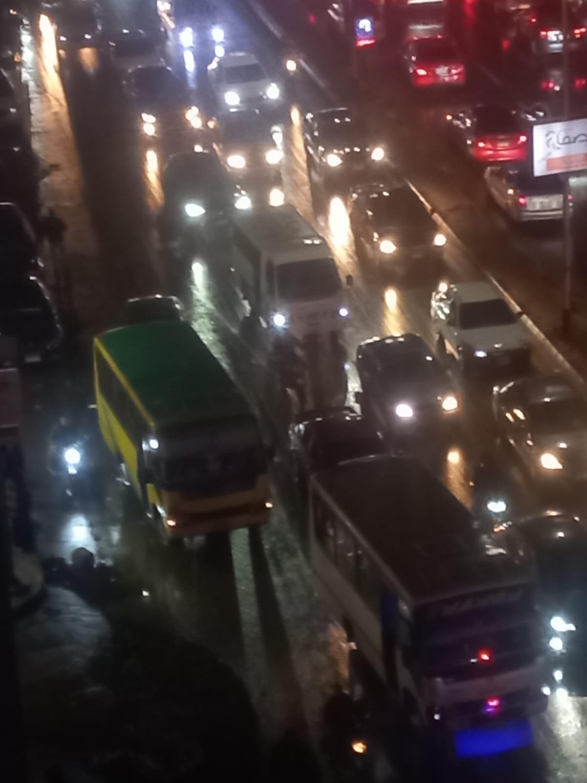 كثافات مرورية بسبب هطول الأمطار (5)