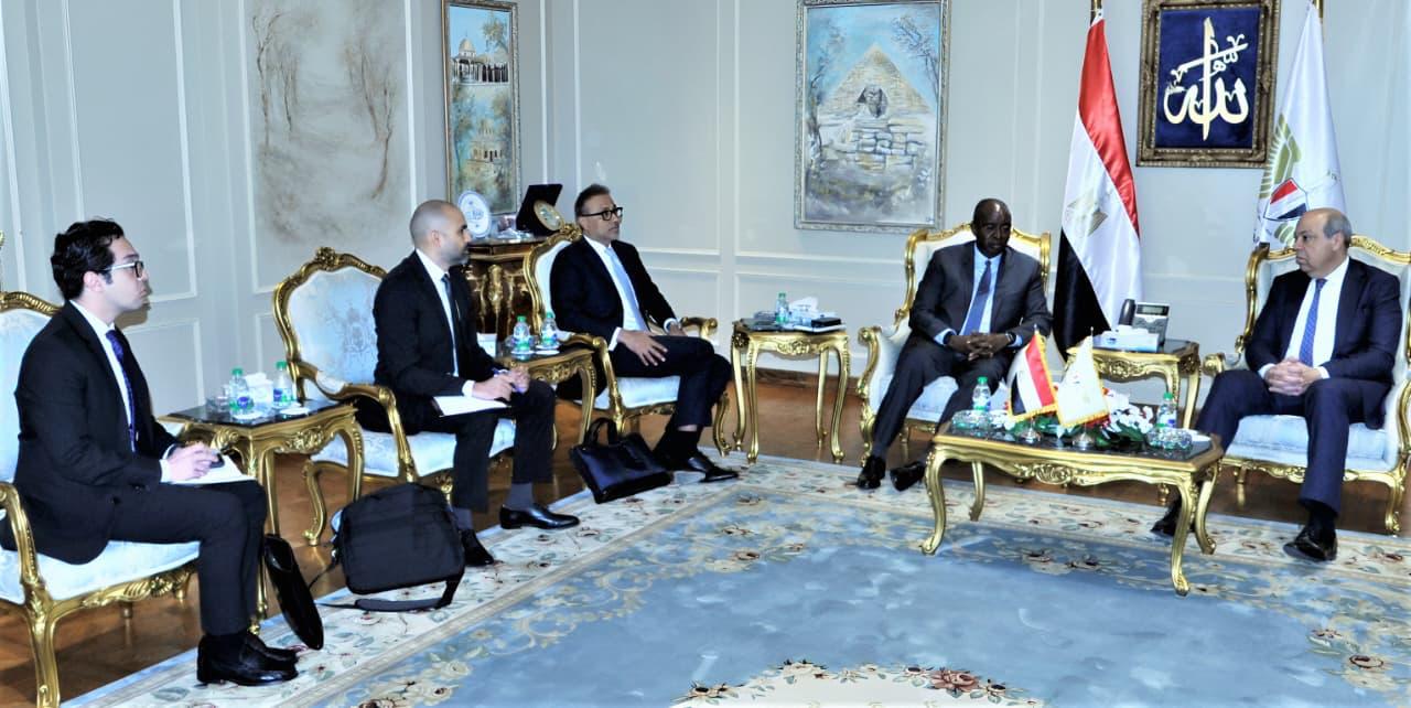 الحفني يبحث مع وفد مؤسسة التمويل الدولية موقف الدراسات الخاصة  (1)