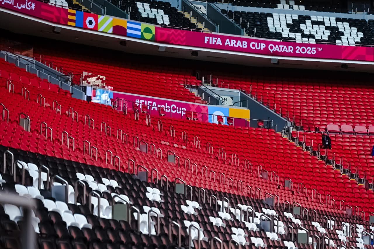 مقاعد الجماهير باستاد البيت