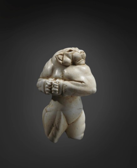 تمثال أنثى الأسد تمثال أنثى الأسد