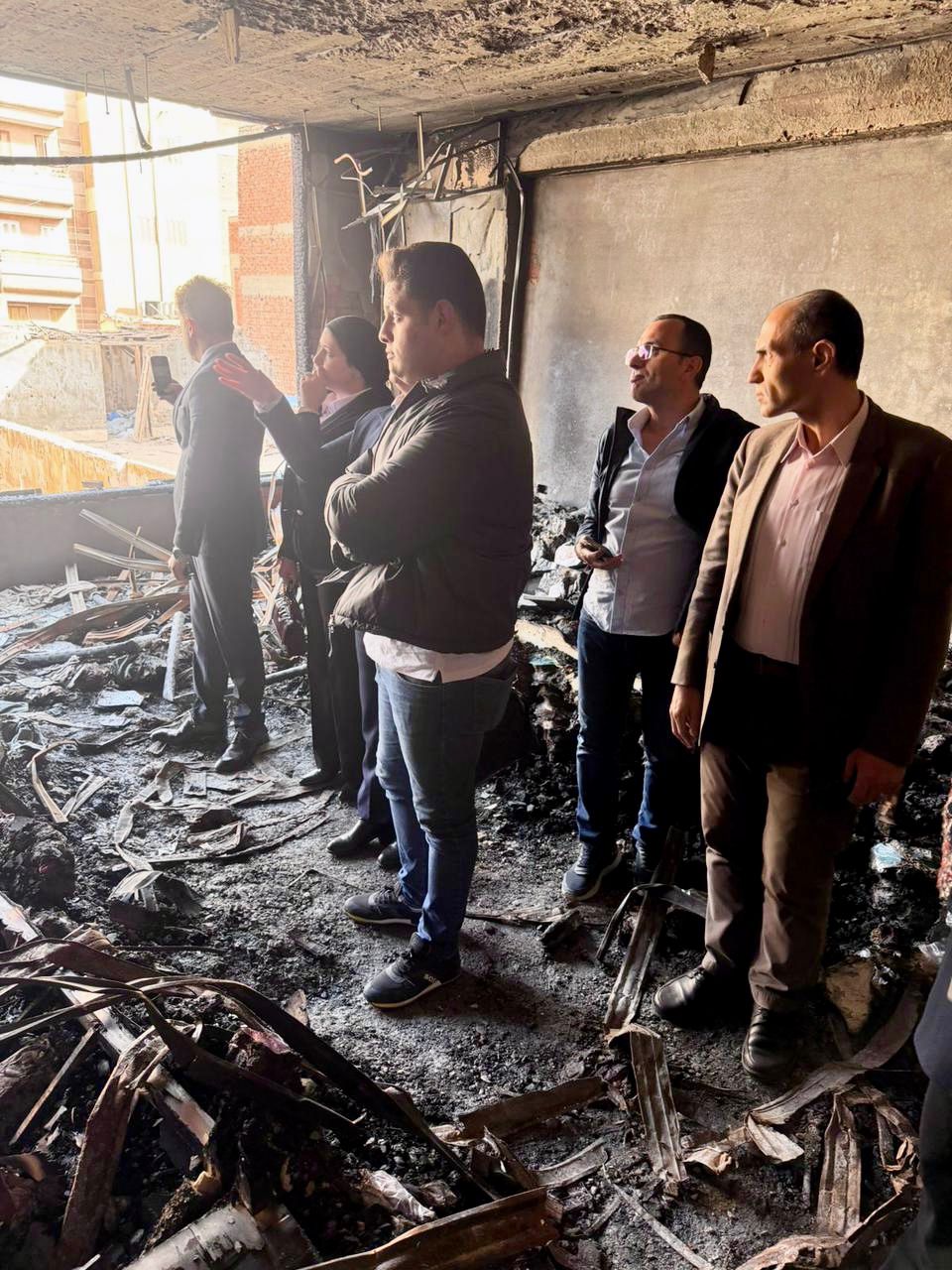 النيابة الإدارية تعاين حريق سوق تجاري بالمنصورة (9)