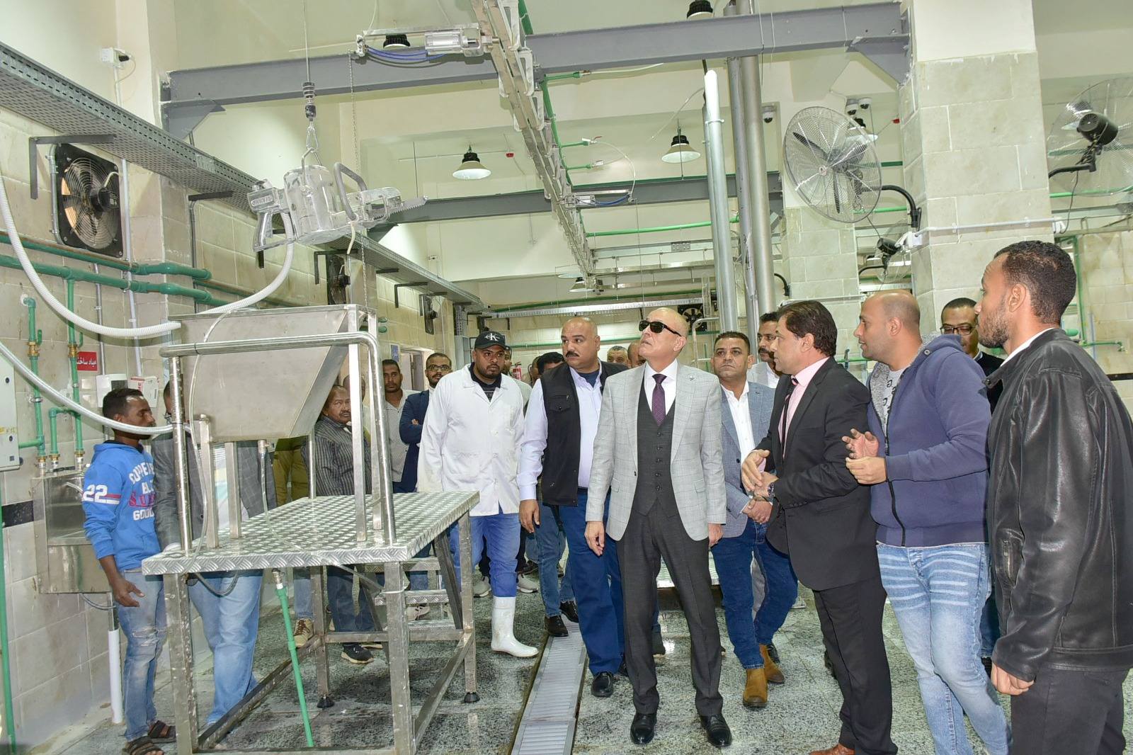 محافظ الأقصر يتفقد المجزر الآلي بالحبيل ويوجه بتدريب العمالة لتشغيله محافظ الأقصر يتفقد المجزر الآلي بالحبيل ويوجه بتدريب العمالة لتشغيله