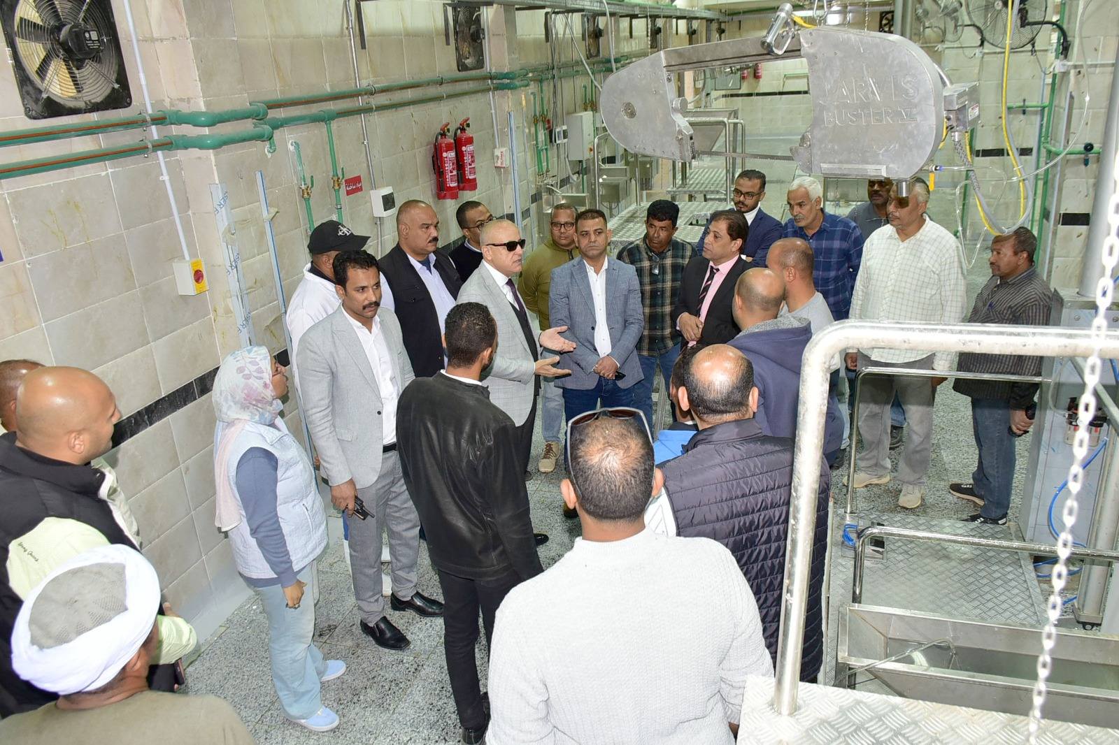 متابعة المحافظ تجهيزات المجزر النصف آلى بالحبيل متابعة المحافظ تجهيزات المجزر النصف آلى بالحبيل