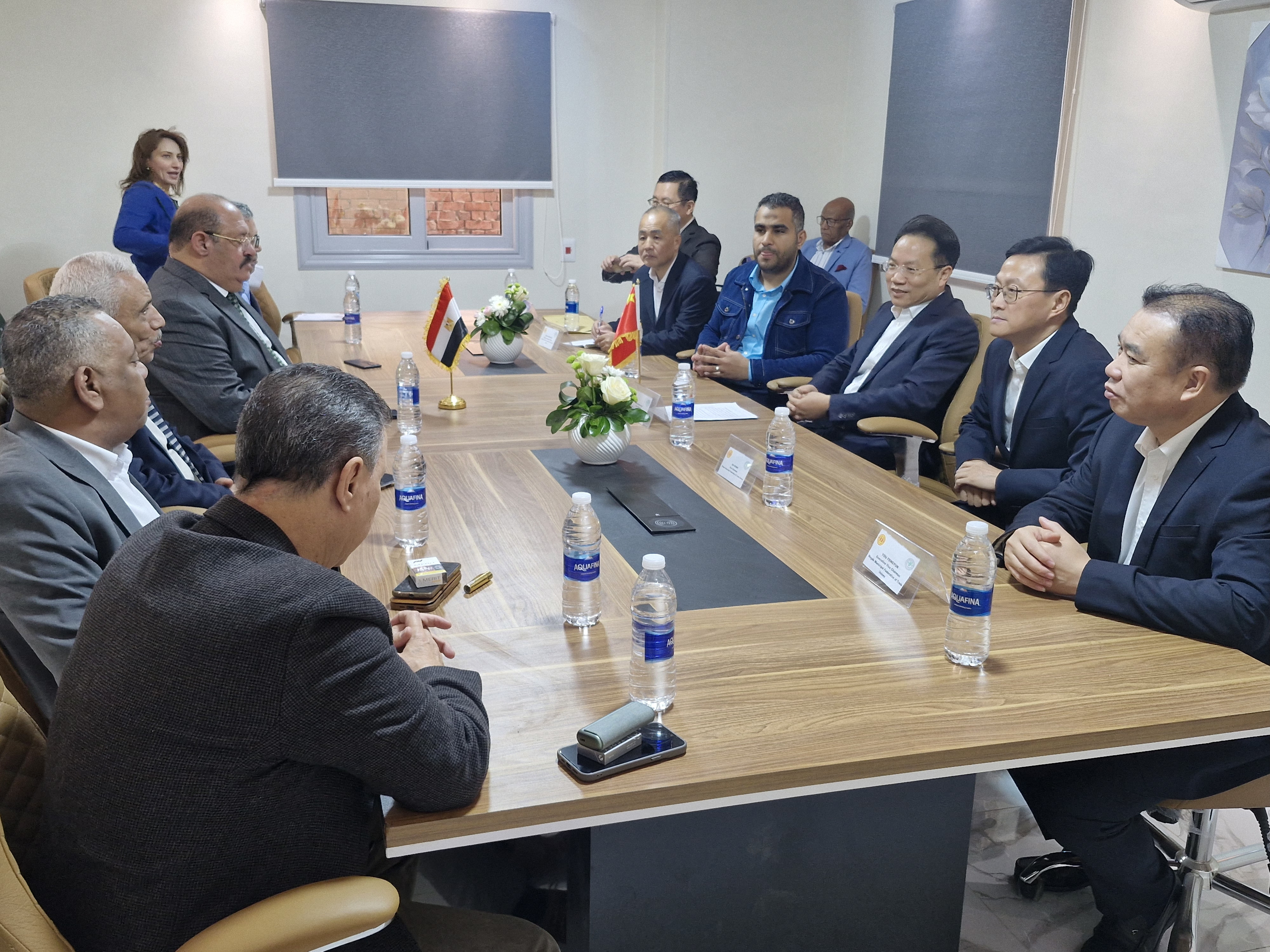 وفد نقابى صينى فى نقابة النقل البرى المصرية