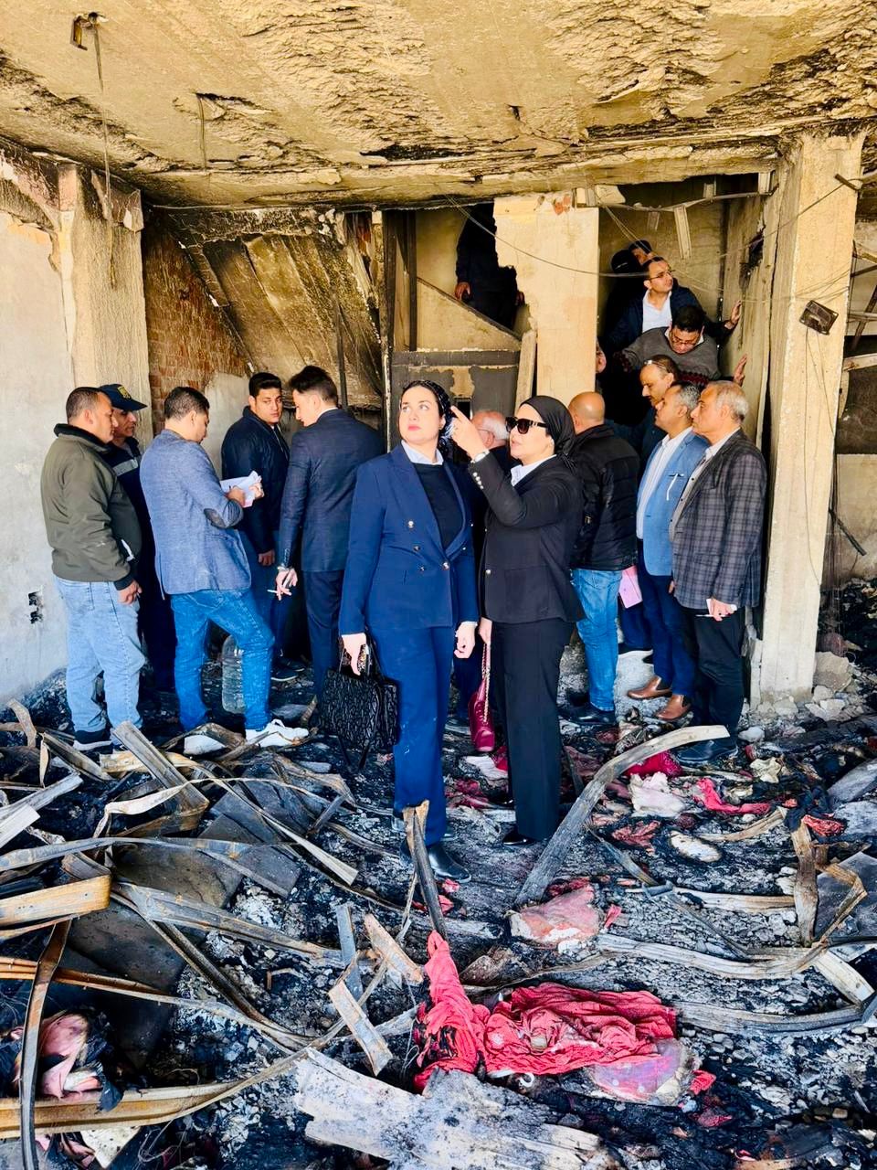 النيابة الإدارية تعاين حريق سوق تجاري بالمنصورة (7)