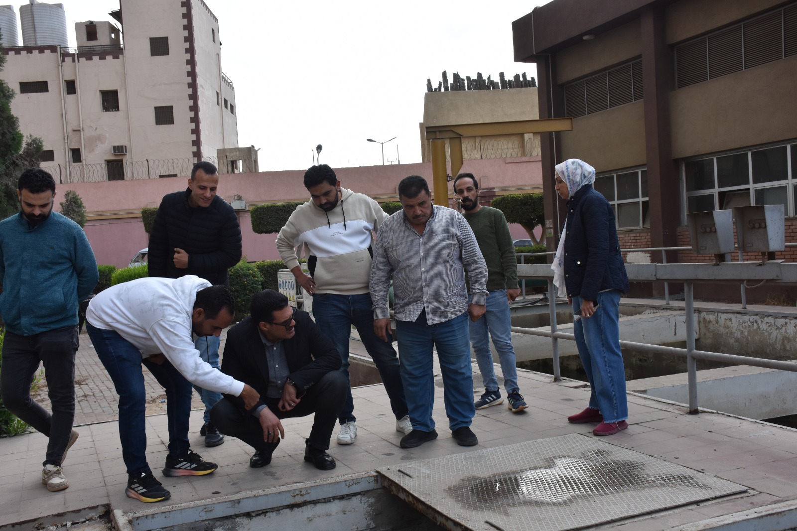 رئيس مياه القليوبية خلال الجولة رئيس مياه القليوبية خلال الجولة