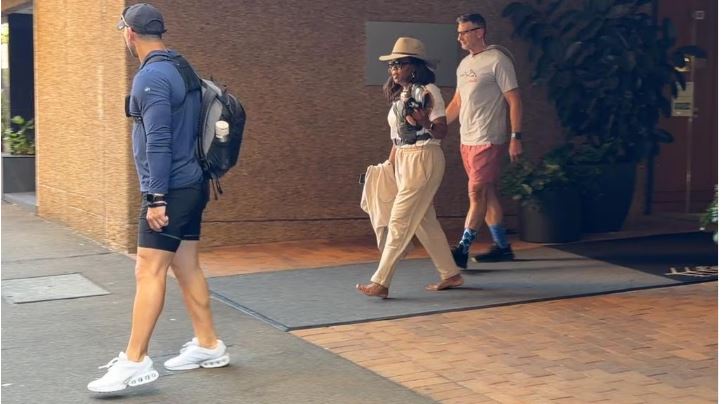 اوبرا وينفري حافية في استراليا