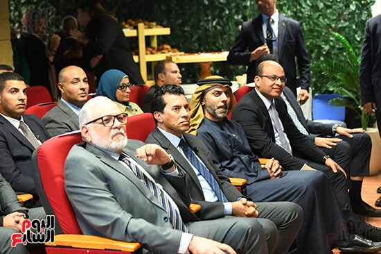 وزير الشباب والرياضة مع محمد هلال الكعبي