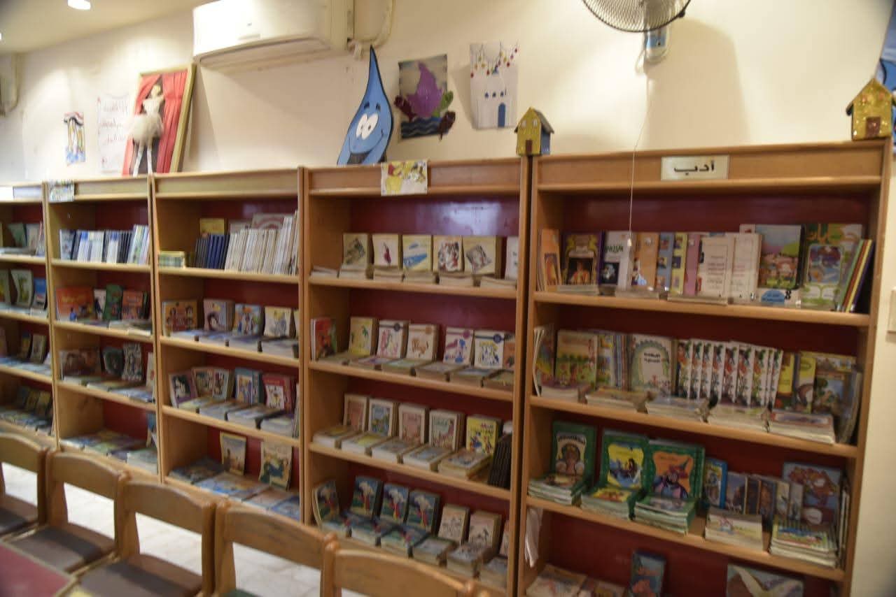 احدى المكتبات