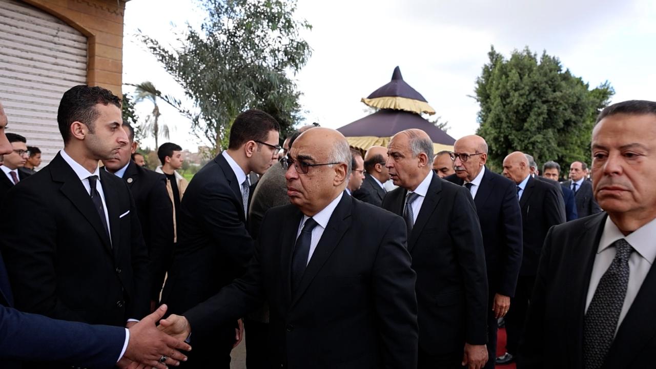 وزير العدل يؤدى واجب العزاء فى قضاة المنيا (4)