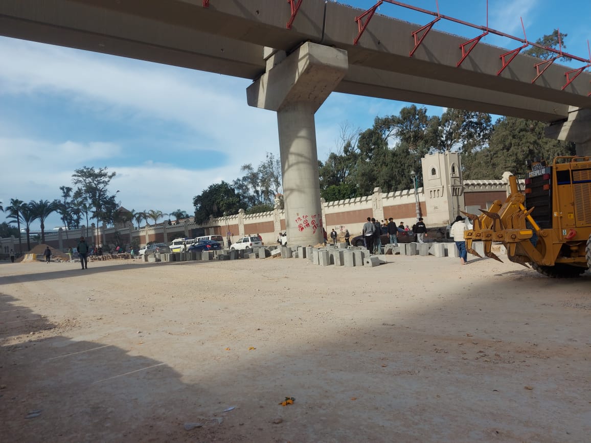 دق العامود الخرسانى لاستكمال المسار