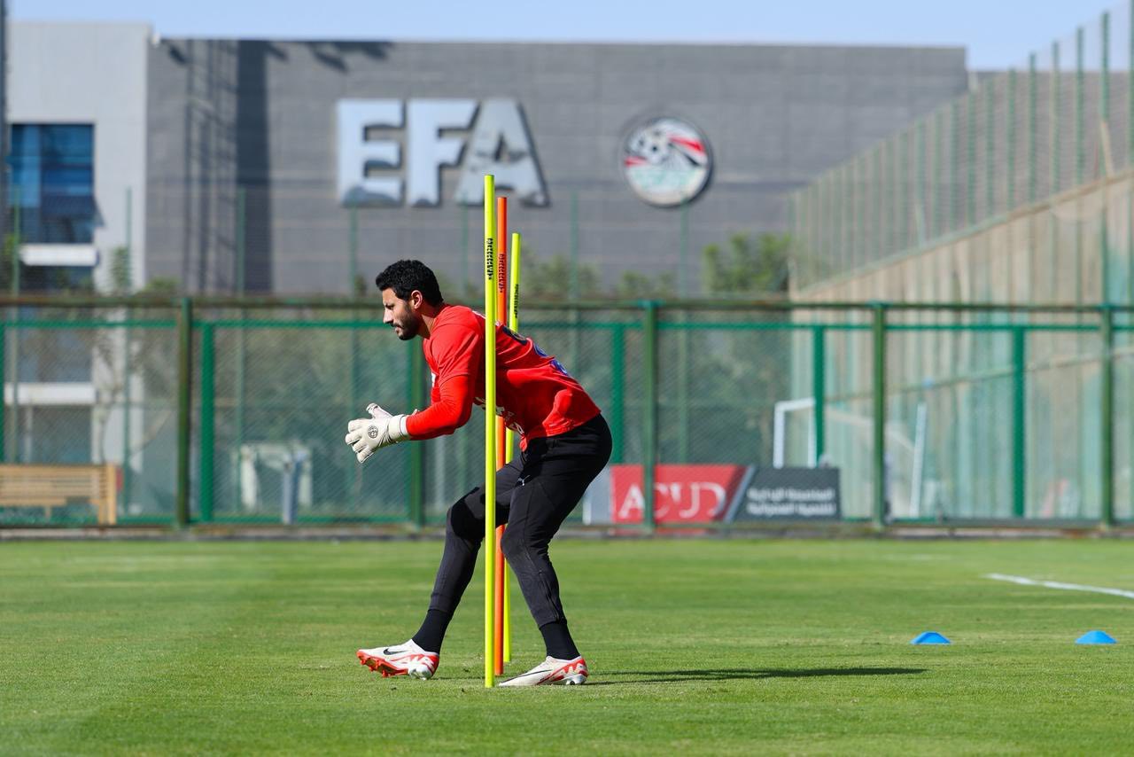 محمد الشناوي حارس مرمى منتخب مصر محمد الشناوي حارس مرمى منتخب مصر
