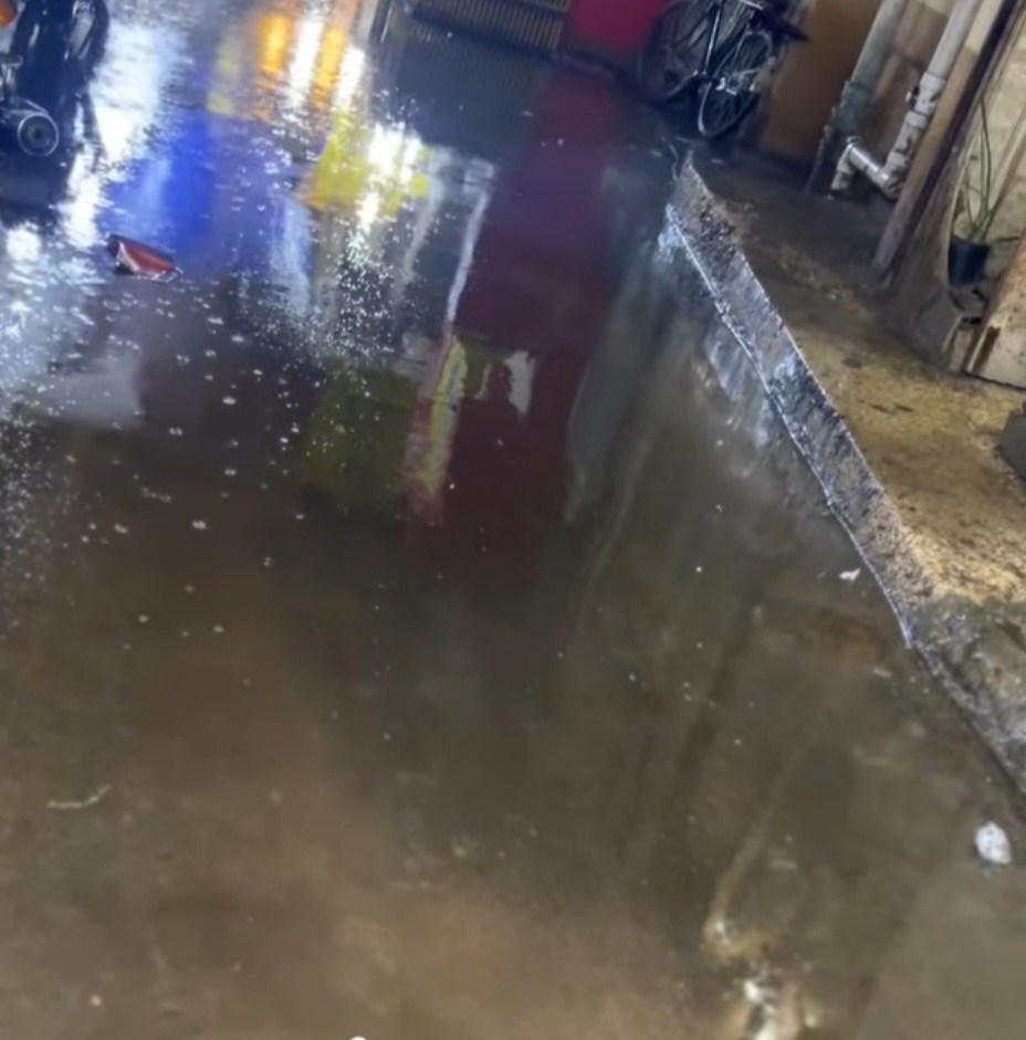 الامطار تغرق الشوارع