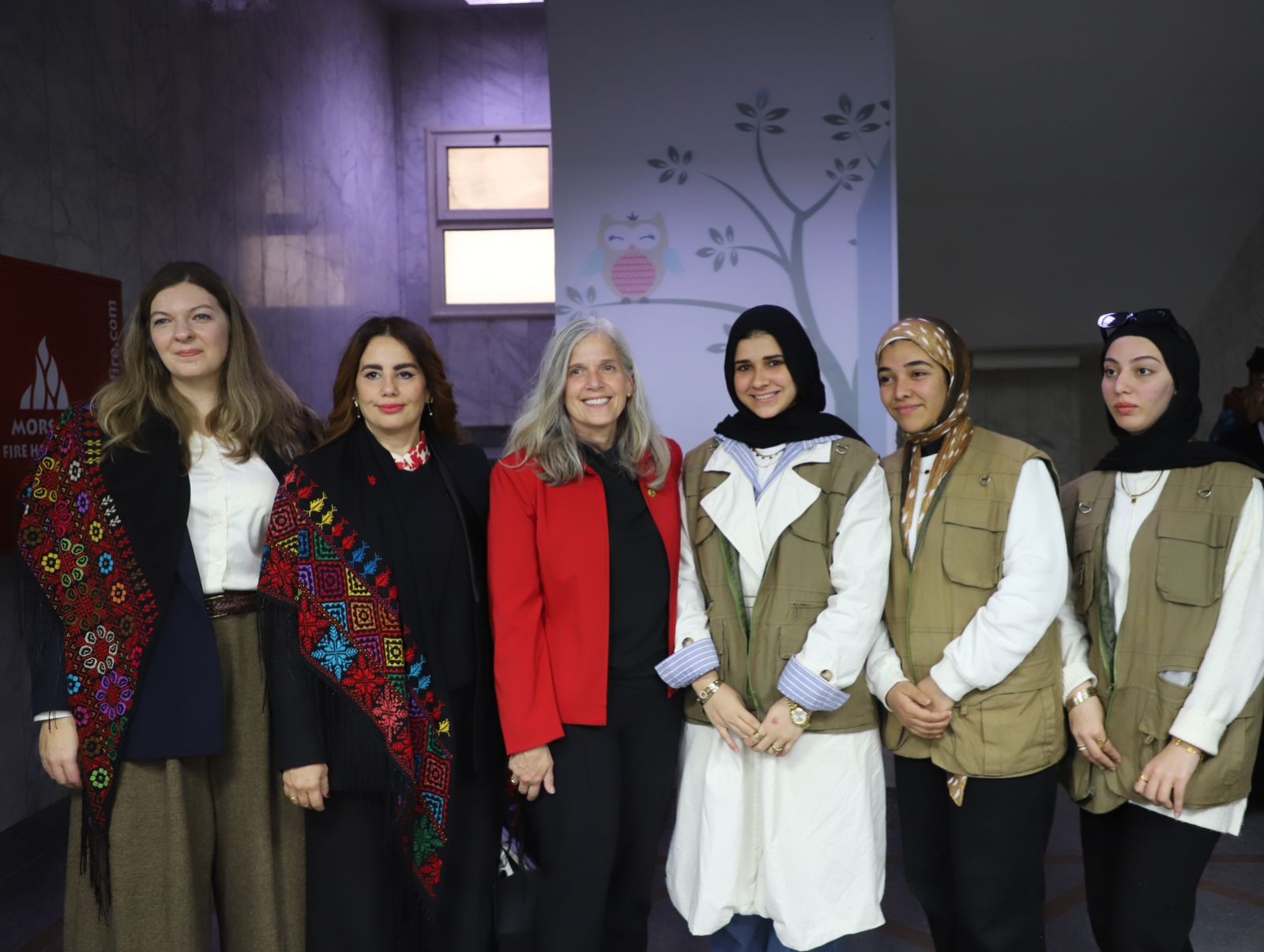 وفد من السفارة الكندية يتفقد مستشفى العريش لمتابعة علاج المصابين الفلسطينيين وفد من السفارة الكندية يتفقد مستشفى العريش لمتابعة علاج المصابين الفلسطينيين