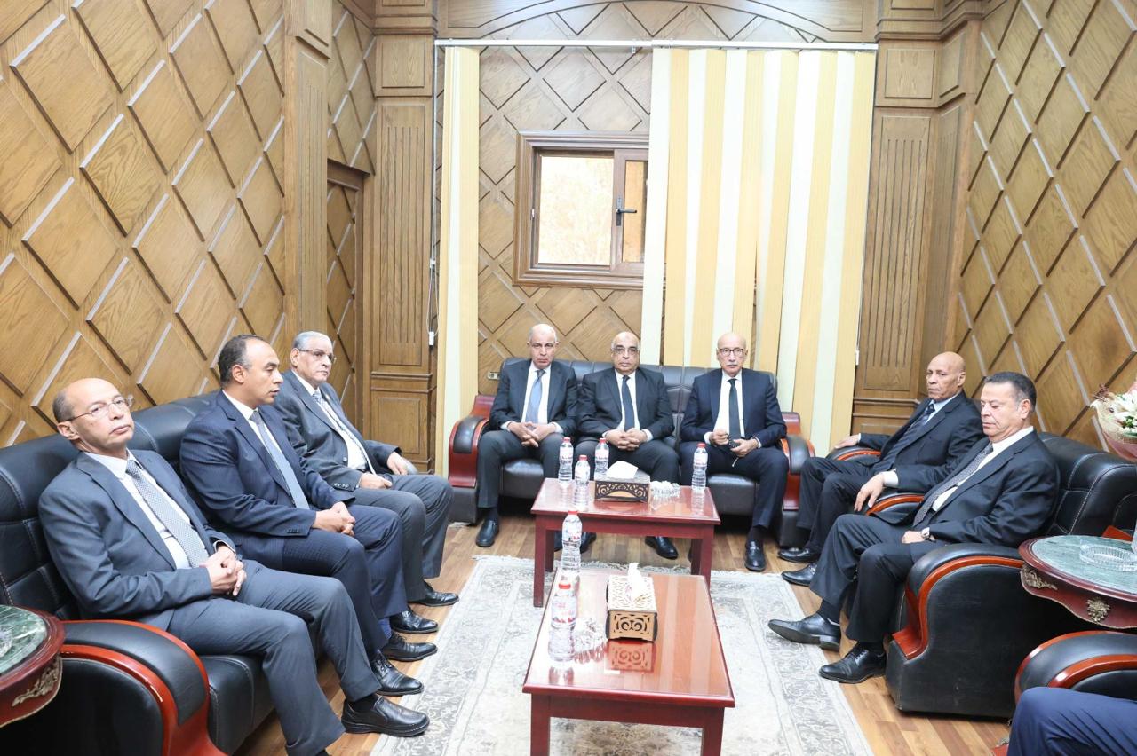 وزير العدل يؤدى واجب العزاء فى قضاة المنيا (3)