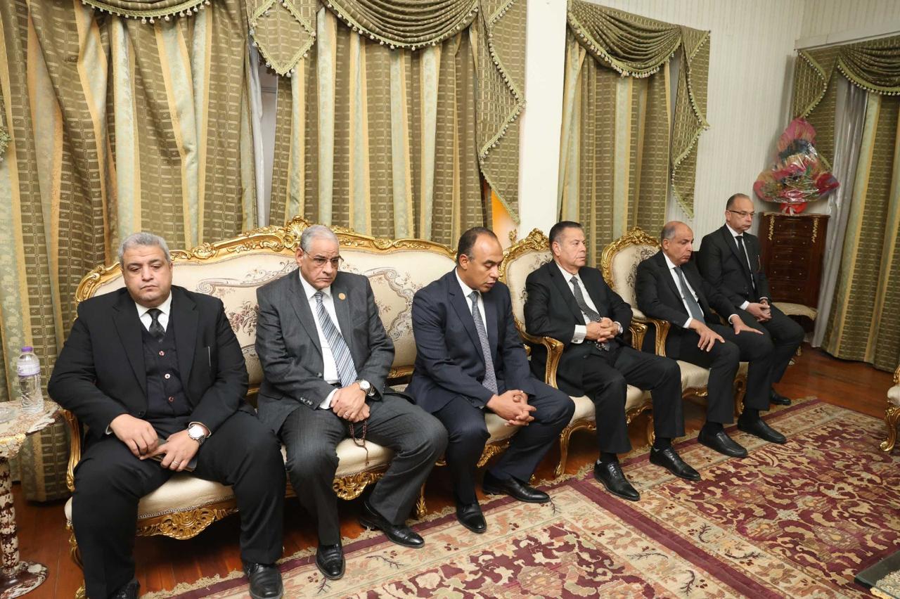 وزير العدل يؤدى واجب العزاء فى قضاة المنيا (2)