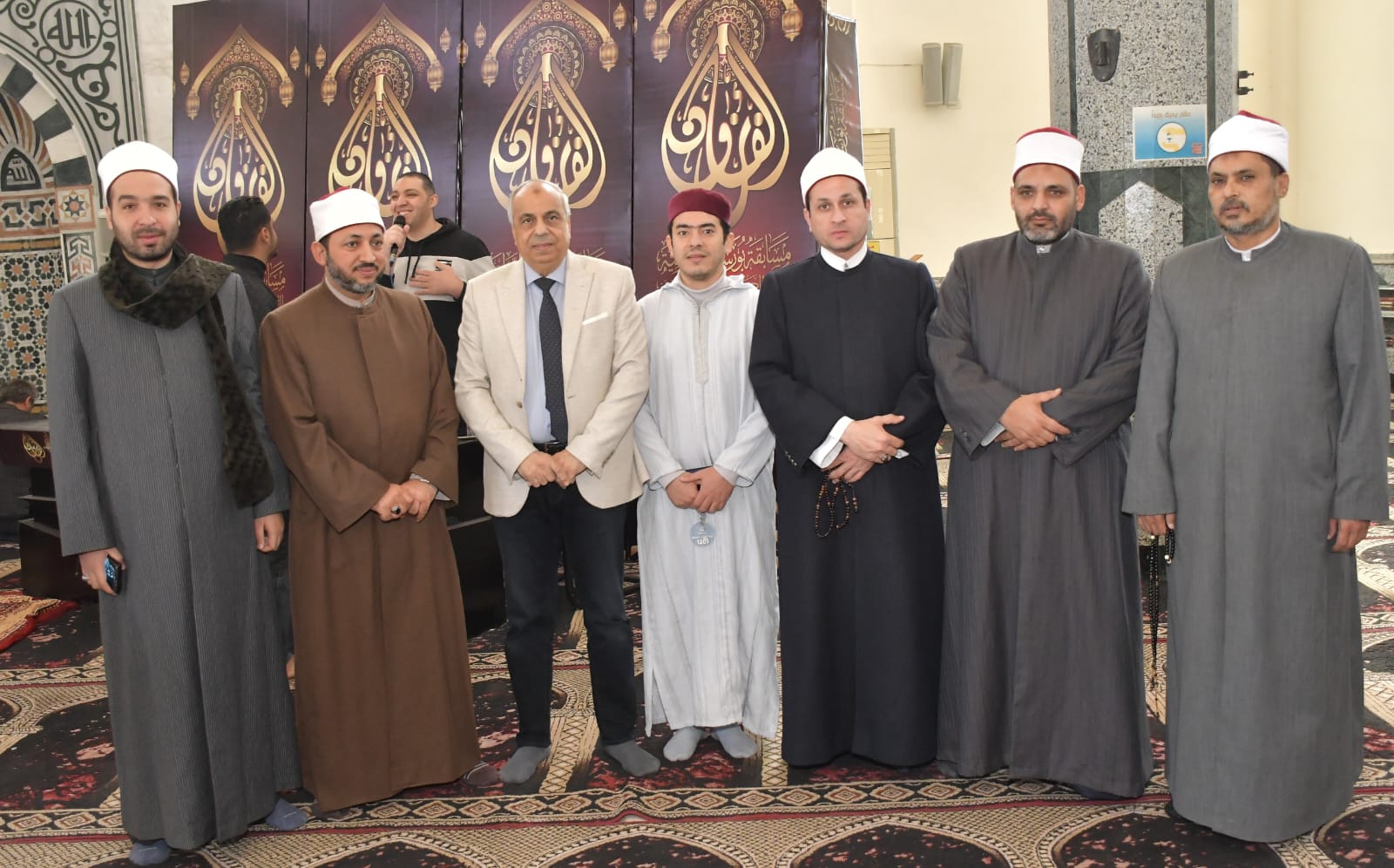 اللجنة اللجنة