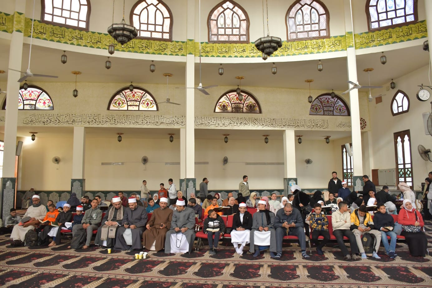 المتسابقون الحضور المتسابقون الحضور