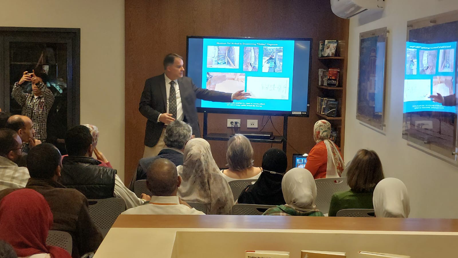 أولى فعاليات الركن الأمريكي بندوة تثقيفية عن بيت شيكاغو وحفظ التراث أولى فعاليات الركن الأمريكي بندوة تثقيفية عن بيت شيكاغو وحفظ التراث