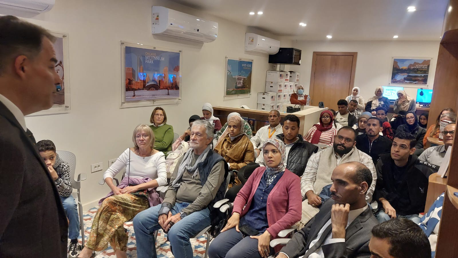 حضور أولى فعاليات الركن الأمريكي بندوة تثقيفية عن بيت شيكاغو حضور أولى فعاليات الركن الأمريكي بندوة تثقيفية عن بيت شيكاغو