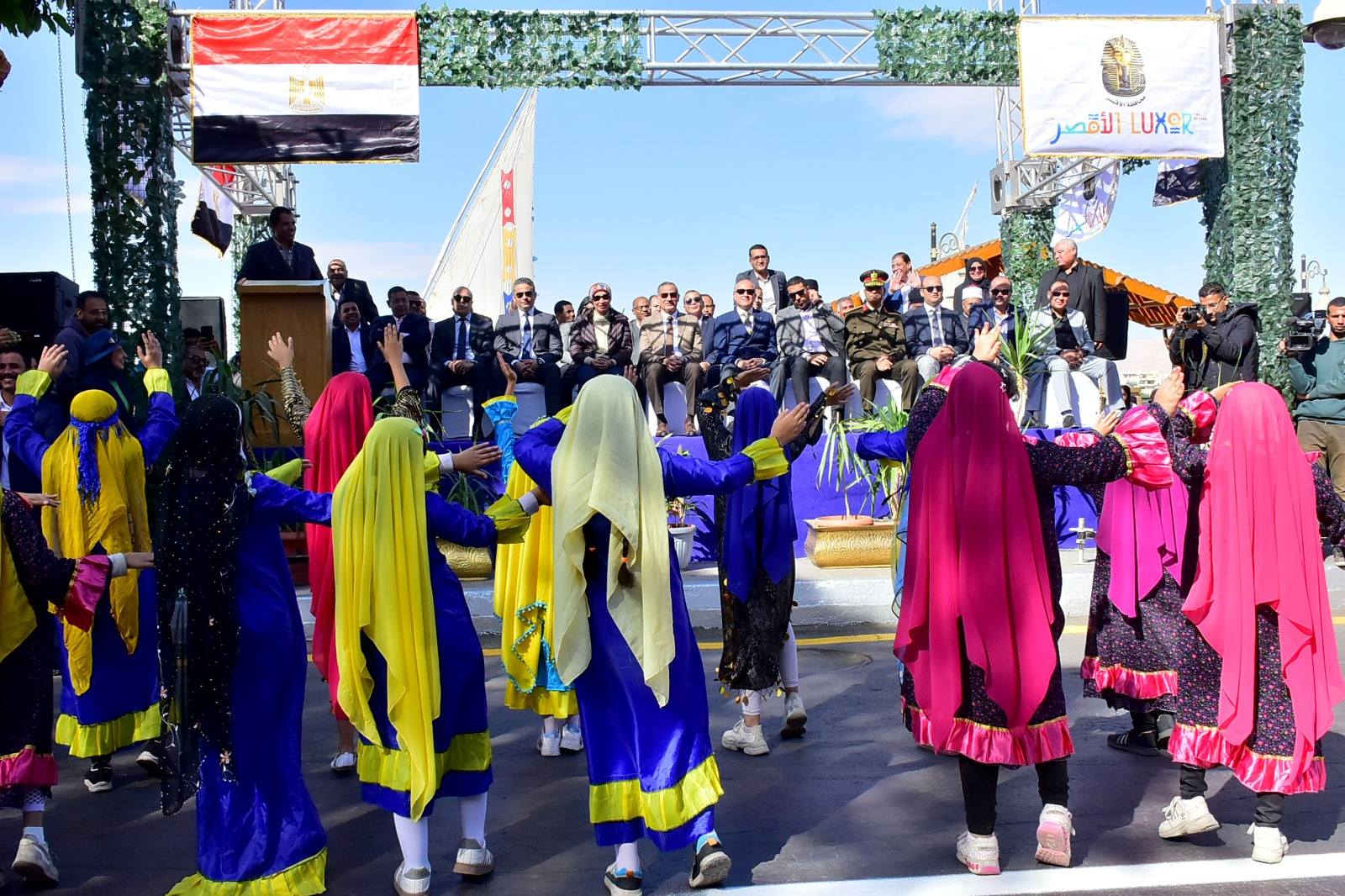 كرنفال شعبي مبهج على كورنيش النيل إحتفالاً بالعيد القومى