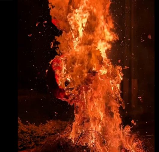 تقليد حرق الشيطان