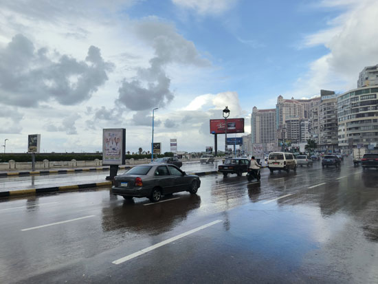 أمطار فى الإسكندرية تغرق الشوارع أمطار فى الإسكندرية تغرق الشوارع