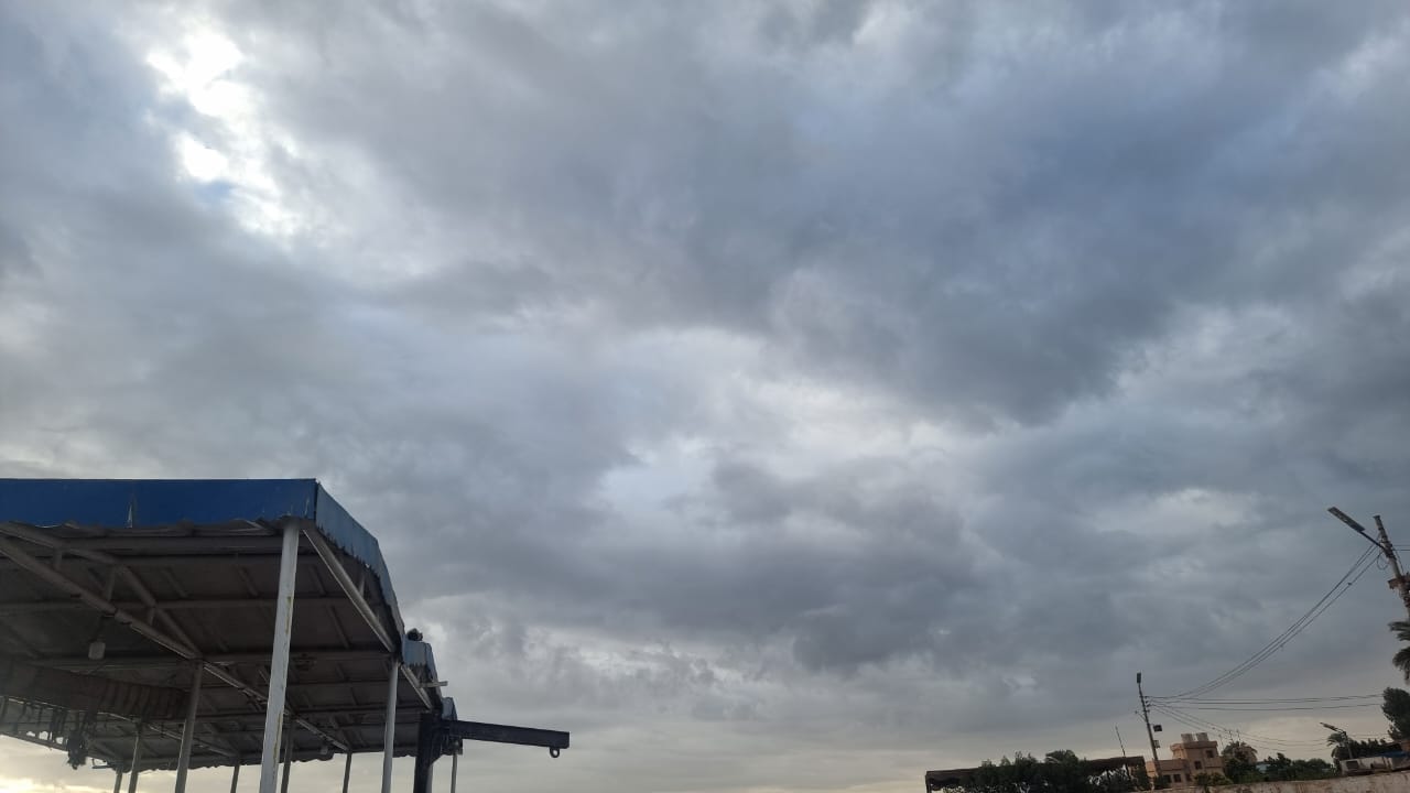 الغيوم السوداء فى سماء سوهاج الغيوم السوداء فى سماء سوهاج