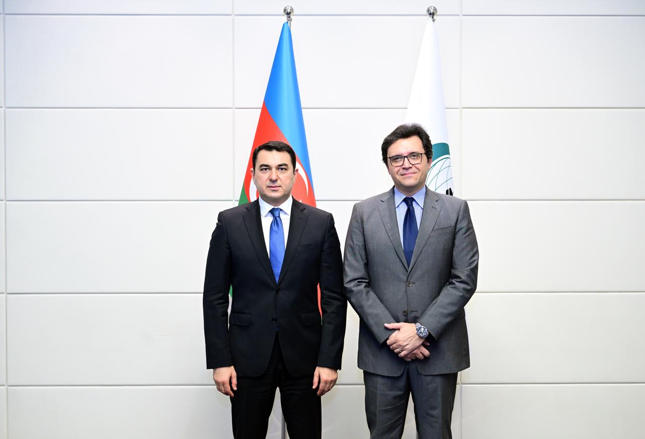 الدكتور أحمد فؤاد هَنو وزير الثقافة المصري وعادل كريملي وزير الثقافة بجمهورية أذربيجان