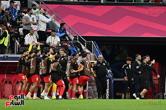 لاعبو وطاقم المنتخب الأردني يحتفلون بالهدف لاعبو وطاقم المنتخب الأردني يحتفلون بالهدف