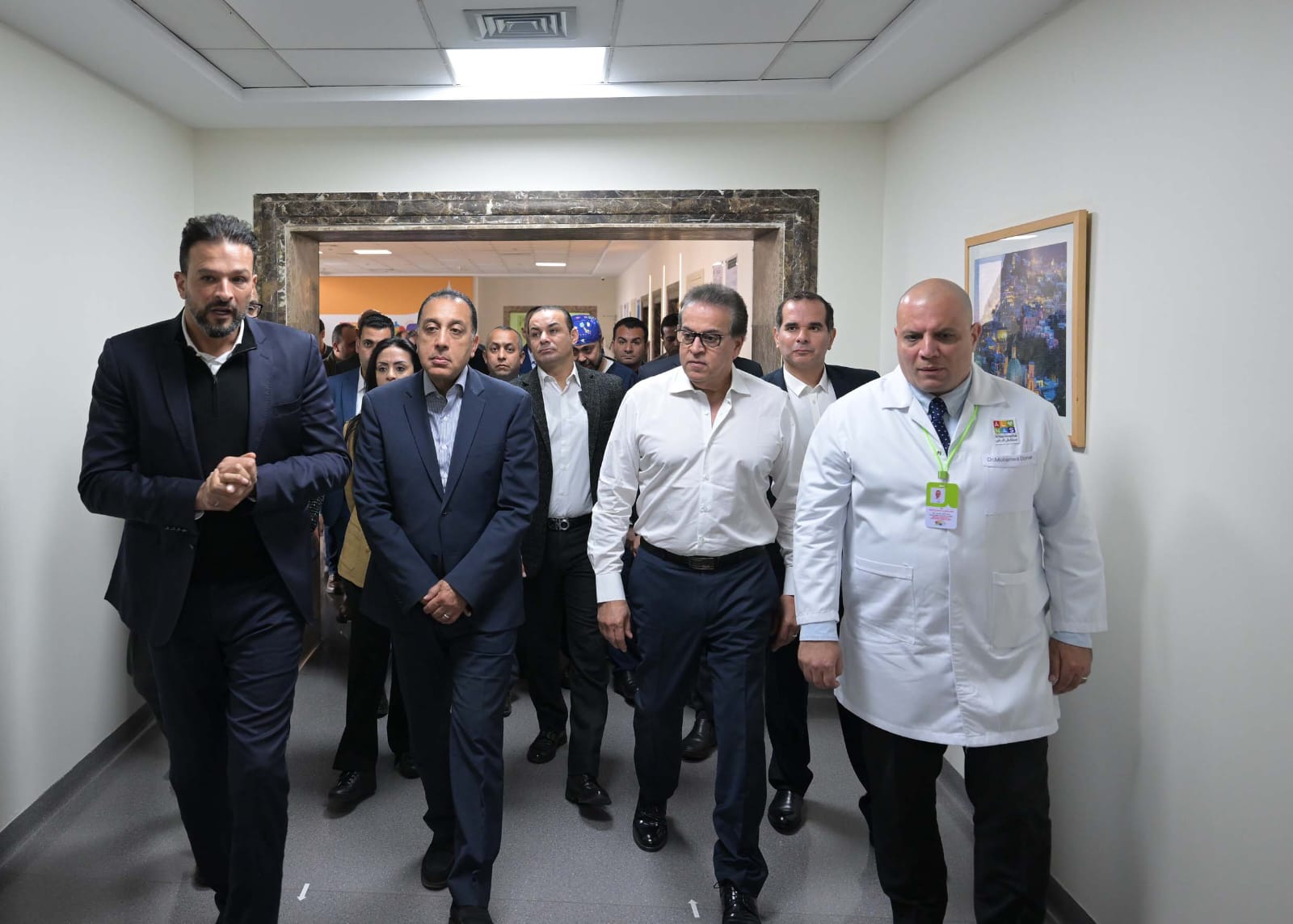 رئيس الوزراء يتفقد مستشفى بهية