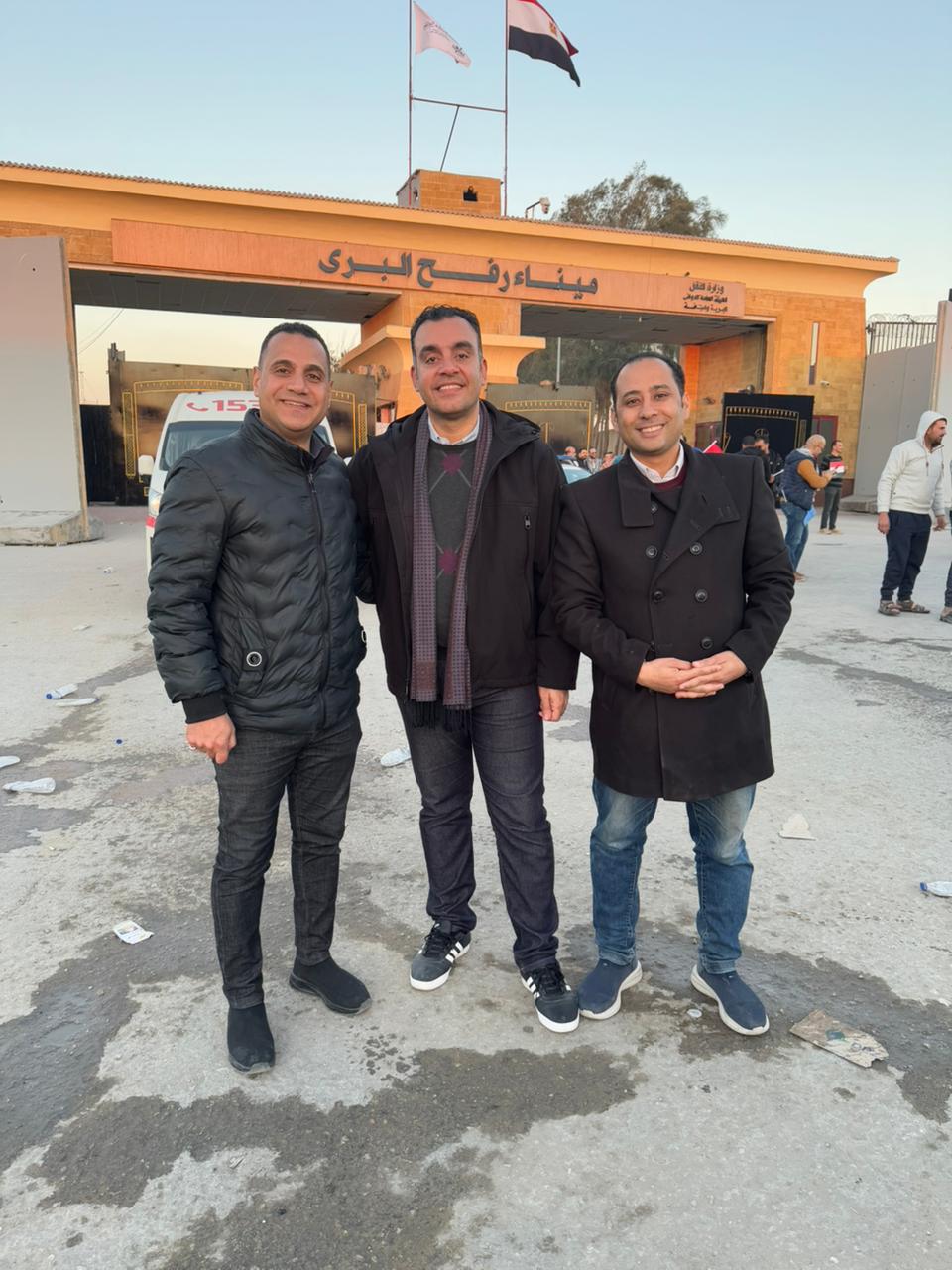 الزميلان كامل كامل و زكى القاضى امام معبر رفح